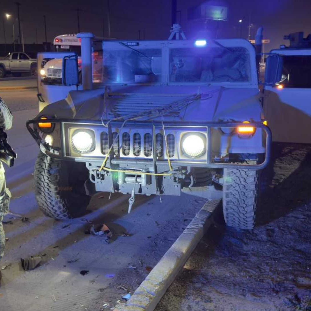 Distracción con celular provoca choque con vehículo militar